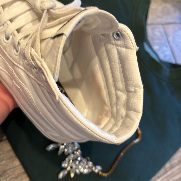 KICK IT with these Hi top Vans - Picture 8 of 13